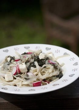 Tagliatelles de quinoa aux radis blettes et feta