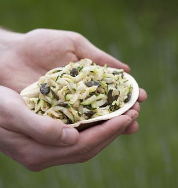 Photo recette : Salade crue de courgette et chou rave à la noisette