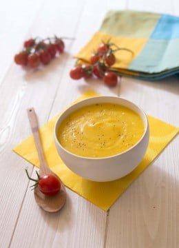 Velouté de courgettes jaunes au chèvre frais – à partir de 9 mois