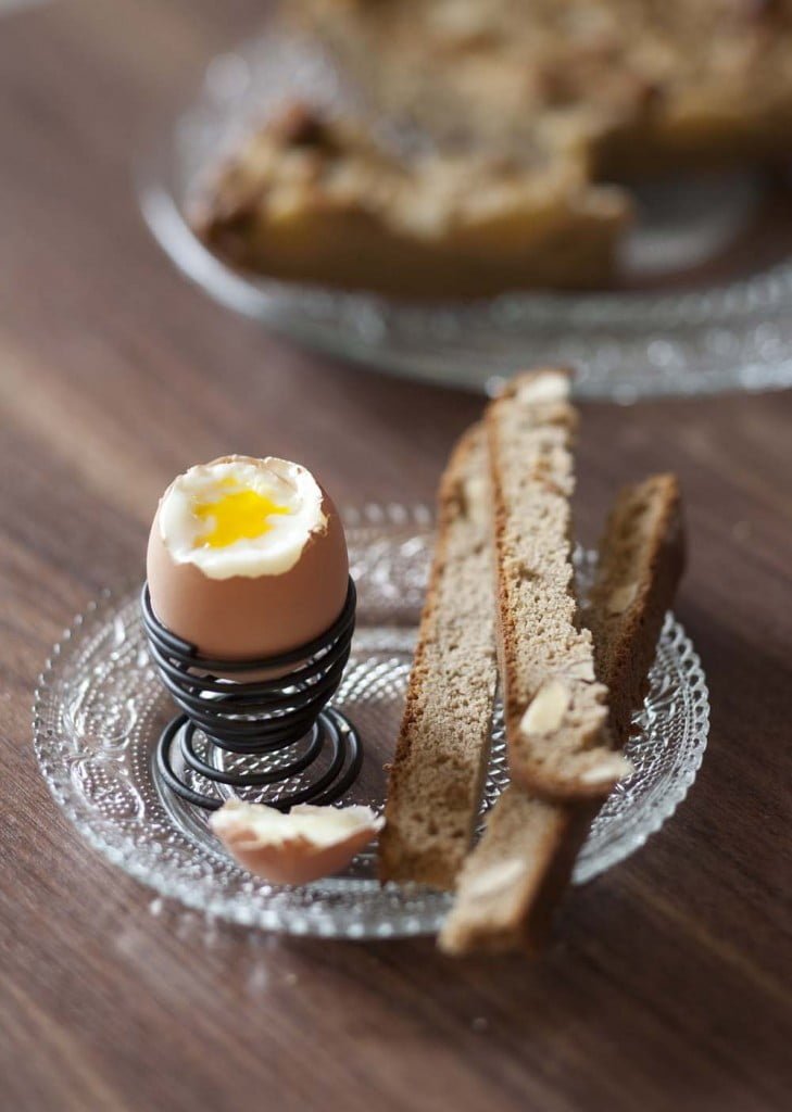 Oeufs à la coque, mouillettes de pain à la châtaigne : photo de la recette