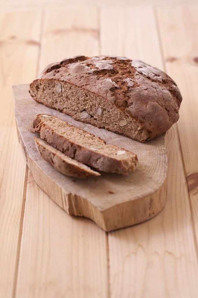 Photo de la recette : Pain à la farine de châtaigne et amandes entières