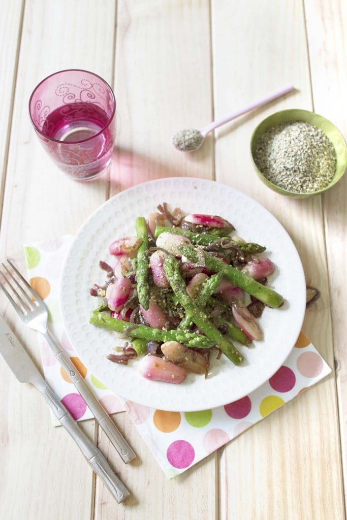 Photo de la recette : Poêlée d’asperges et radis au gomasio