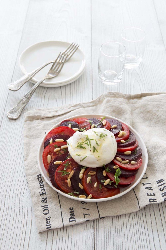 Photo de la recette : Salade de tomate et betterave à la burrata