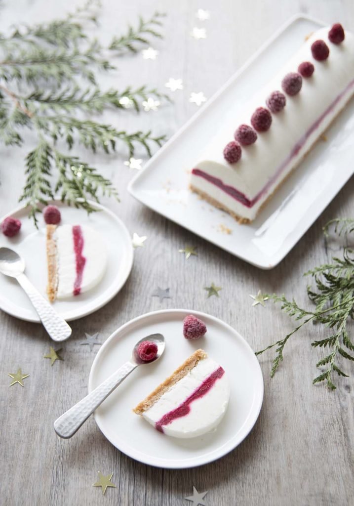 Photo de la recette : Bûche de Noël vegan citron coco framboises