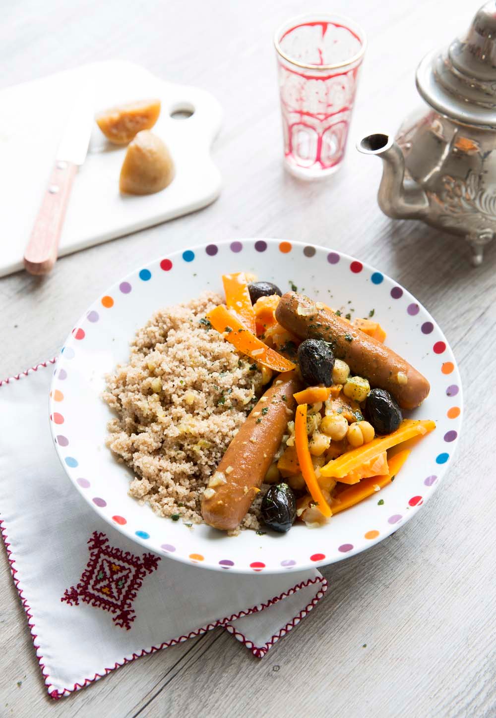 Couscous végétarien au fonio, carottes et olives noires