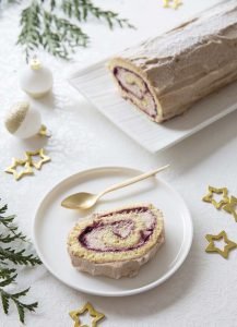 Bûche de Noël légère cassis marrons