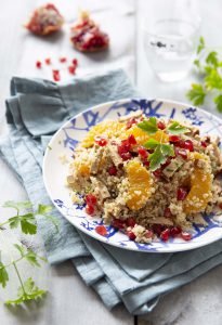 Salade de quinoa au tofu fumé, oranges et grenade