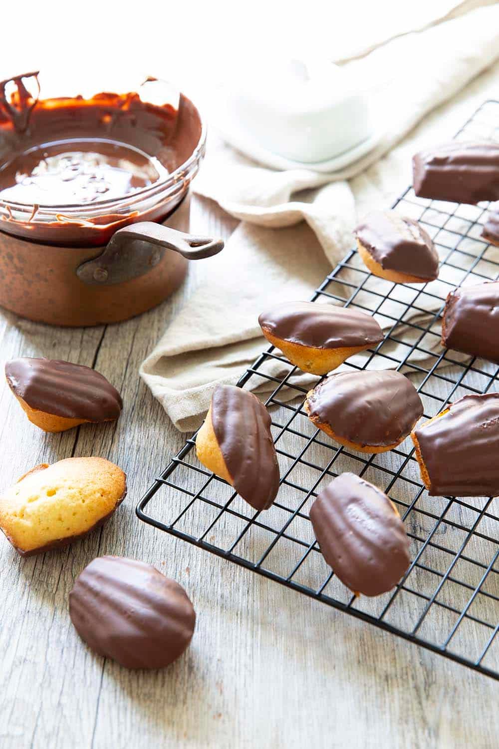 Madeleines en coque de chocolat noir - Kiss My Chef