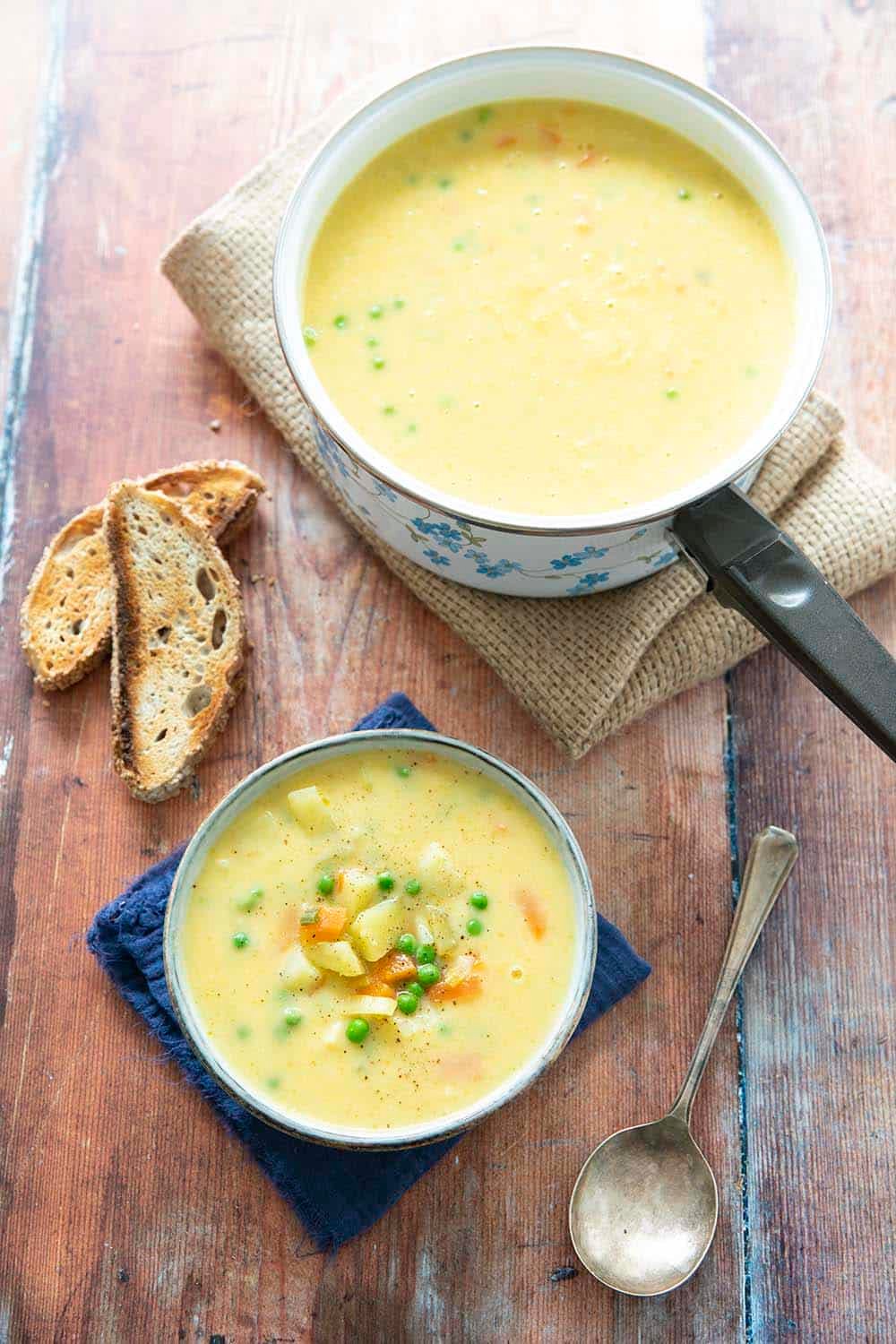 Soupe irlandaise végétarienne et nourrissante aux légumes