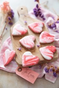 Sablés coeur, glaçage marbré pour la Saint-Valentin