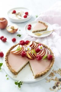 Tarte panna cotta muesli, fleur d’oranger et pêches