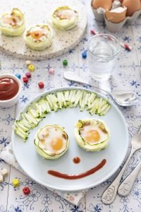 Oeufs cocotte aux lardons végétaux – recette pour les enfants en vidéo